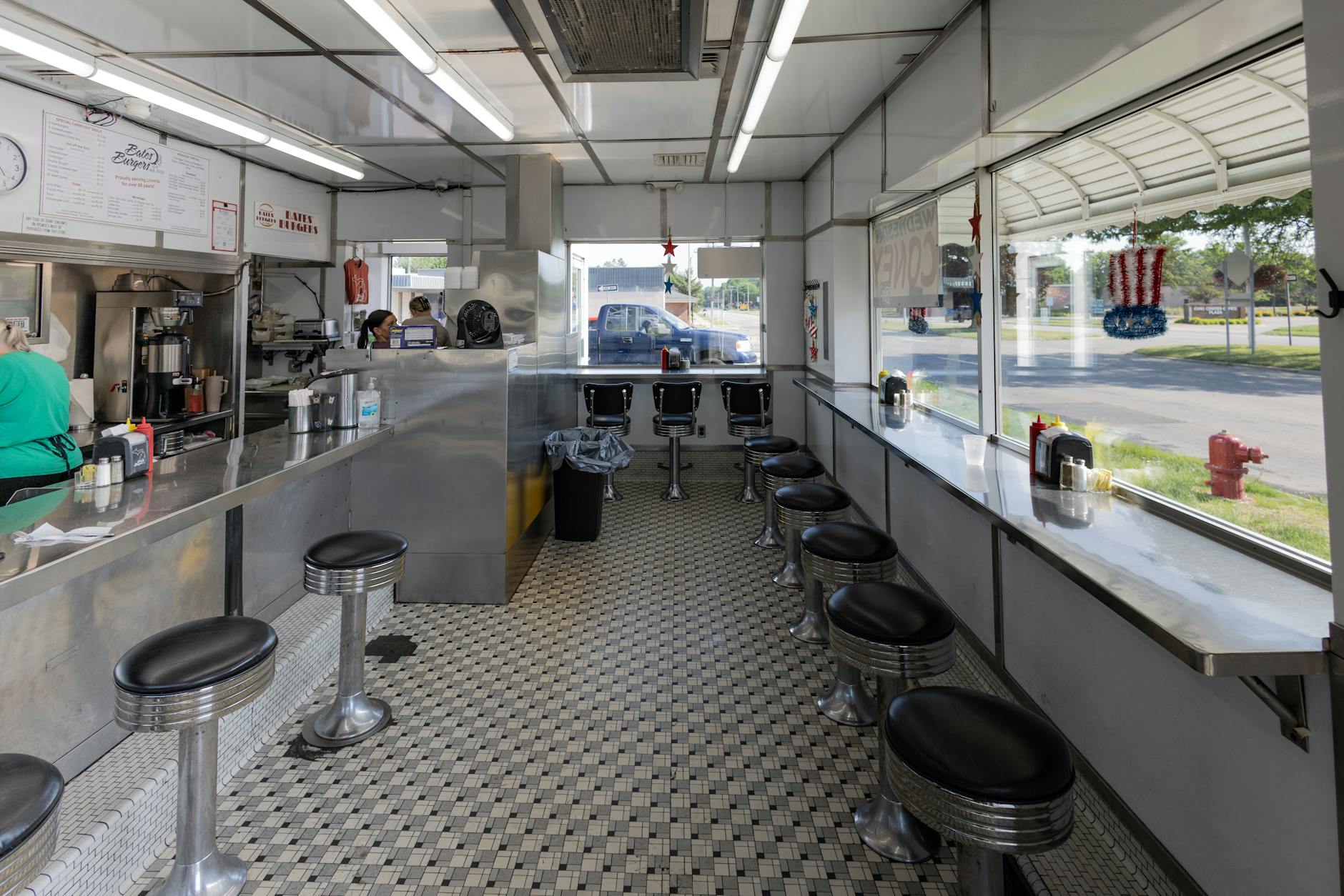 The Lunch Counter Nobody Talks About — Where a Southern City Quietly Let History Happen